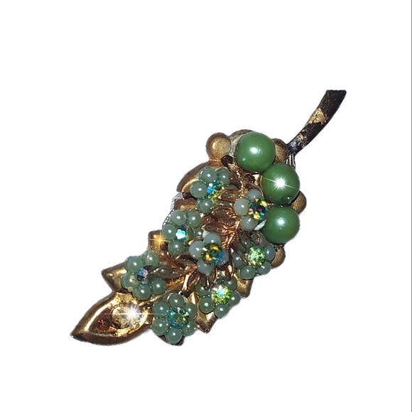 Green Bead Embellished Goldtone Leaf Vintage Brooch - Picture 4 of 10